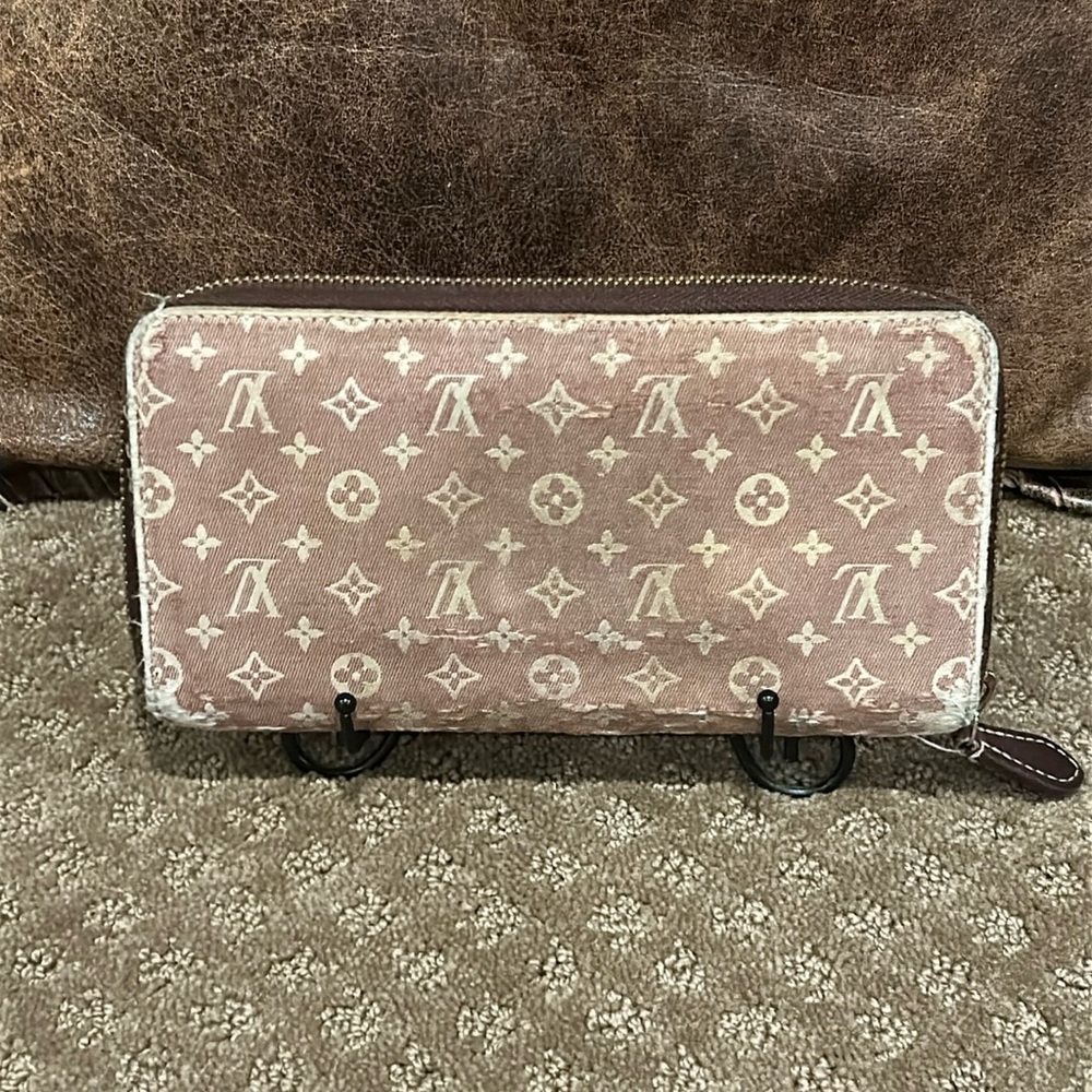 Louis Vuitton Authentic Rare Denim Monogram Mini Lin Zippy Wallet Code M95235